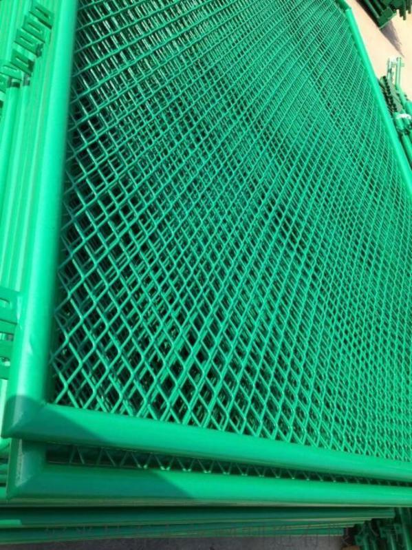 洛阳学校篮球场勾花网护栏网/20年防锈绿色包塑勾花网护栏