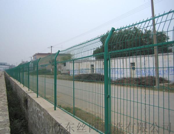 济南绿色浸塑道路护栏网/边框公路焊接护栏围网